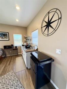 The studio apartment in Clairemont - New AC unit