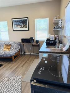 The studio apartment in Clairemont - New AC unit