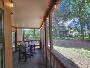 Serene 2 bed, 2 bath lodge, with amenities, 101AC lodge