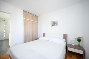 Apartments with parking space Sukosan, Zadar - 6131