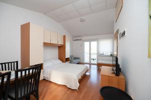 Studio with Balcony and Sea View room in Studio Sukosan 6131c