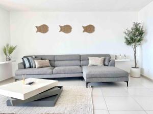 WAVES Beachfront 2 BDR by Casa Paraiso