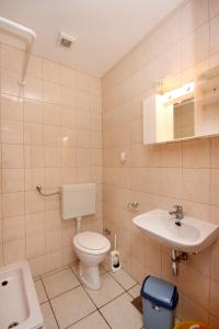 Apartments with parking space Jezera, Murter - 5107