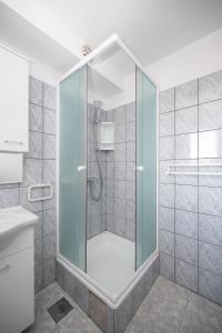 Apartments with parking space Sukosan, Zadar - 6131