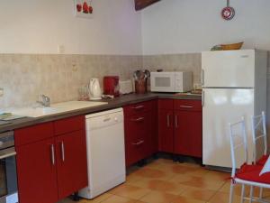 Maisons de vacances Gite a Saint-Juire-Champgillon avec piscine privative, sauna, jardin et wifi - FR-1-426-363 : photos des chambres