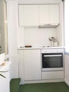 Tiny Hideaway - Charming Studio by Sea Garden