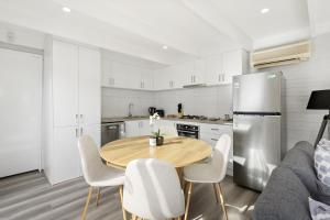 2-Bed Rosebud Apartment with BBQ & Garden