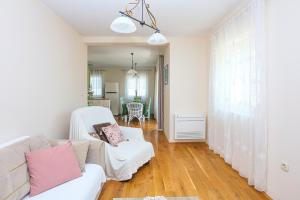 Family-friendly apartments with swimming pool Biograd na Moru, Biograd - 23754