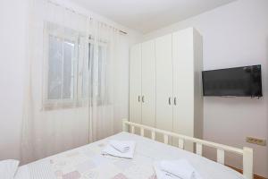 Family-friendly apartments with swimming pool Biograd na Moru, Biograd - 23754