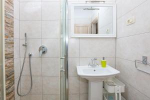 Family-friendly apartments with swimming pool Biograd na Moru, Biograd - 23754