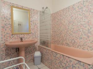 Maisons de vacances Farmhouse in Giroux near Forest & Lake, cleaning included : photos des chambres