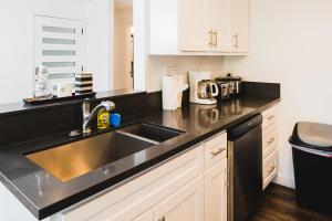 Spacious One-Bedroom With Dining Area & Gated Parking