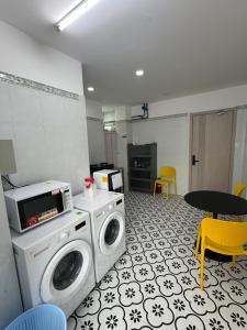 Toà nhà - P402 căn hộ mini Trung tâm thành phố HCM