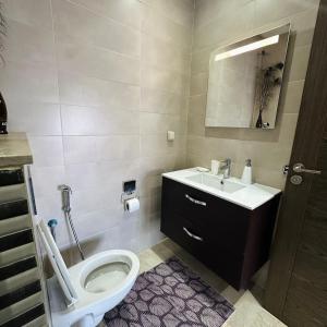 Elegant Luxurious Apartment with Parking and Pool