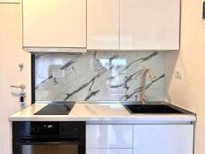 AMAS 1BR Ap 1 - Parking, Sea View & Kitchen