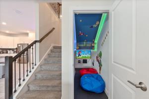 Luxurious 8 Bedroom 5 Bath, Pool, Arcade and Theatre