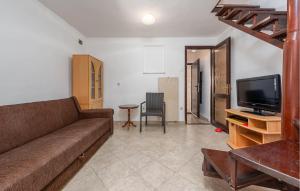 Stunning Home In Karlobag With Wifi