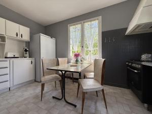 Maisons de vacances Grande maison villageoise avec jardin prive dans le Perigord - FR-1-839-8 : photos des chambres