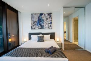 Prima Pearl - Contemporary Apartment with Balcony by Casino and MCEC