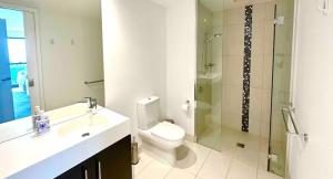 Prima Pearl - Contemporary Apartment with Balcony by Casino and MCEC