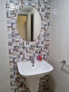 Cozy Guest Room in Cebu City with Private Entrance and Shared Pool
