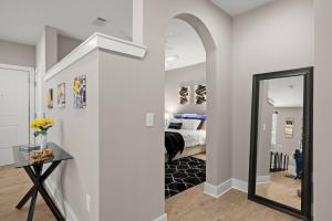 1 Bed Self Check-in pool Gym 30 plus Day Stays