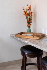 101 -Fully Furnished 1BR Suite-Prime Location