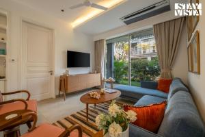 StayVista at Casa Vida Oro with Pool, WiFi, Terrace