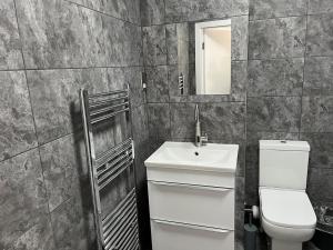 2 Morden Apartment in City centre