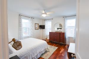 Modern 2-bed, 2-bath, 4 min walk to Northeastern