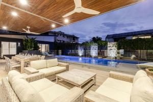 Bird on a Wire - 52 Mudlo Street, Port Douglas