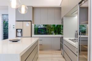 Bird on a Wire - 52 Mudlo Street, Port Douglas