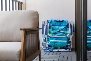 New Upscale 21st Floor Waikiki Banyan Steps to Beach with Parking