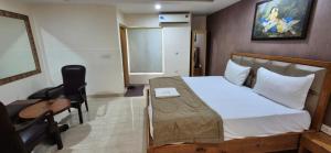 Hotel Lohmod Airport - a Luxury Hotel on Main Highway NH-8, Adjacent to Aerocity, Delhi Airport