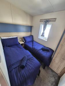 New 2 bed holiday home with decking in Rockley Park Dorset near the sea