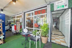 OYO 1152 Hongpak Mint