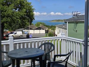 luxury new 3 bed caravan with stunning sea view on private beach in Thorness bay