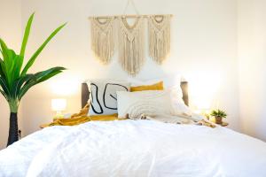 StayTime - Honey Base