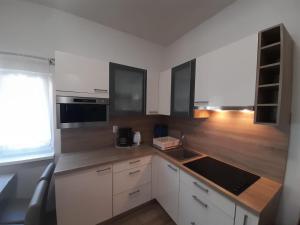 Apartment Jelena - cozy two bedroom apartment only 70m from the beach, Diklo - Zadar