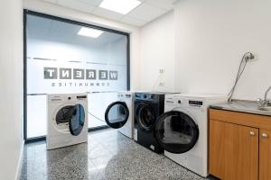 Downtown Urban Studio w Balcony Vol 2