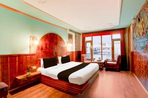 Hotel O Mall Road Manali Downtown Hadimba Temple - 3-gwiazdkowe hotele w mieście Manāli