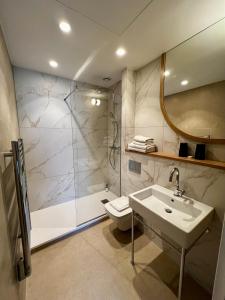 Hotels Amiral-Fondary : photos des chambres