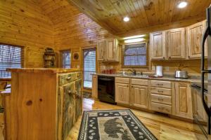 Cardinals Crossing Mountain view hot tub pet-friendly firepit