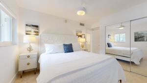 Suite by Beach Waterfront Lago Key Two