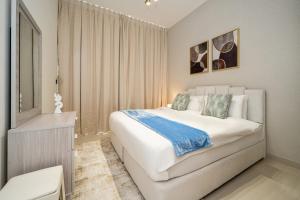 Luxury 1BR Apt Binghatti Amber Prime Location