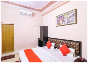HOTEL DS STAY VARANASI ! - Near Kasi Vishwanath Temple And Ganga Ghat #Fully Air Conditioning #Free Wi-Fi #Parking #Room Service #Prime Location - Best Selling Premium Hotel in Varanasi