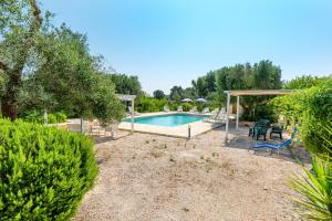 Caserurali, nature and pool