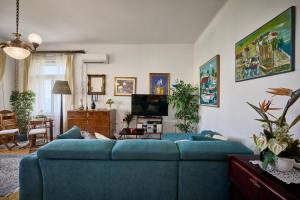 Leona Authentic Beachfront Villa 2BR APT