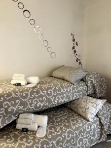 Camera rifugio con porta su strada