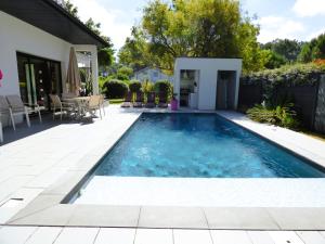VILLA LUCIA, moderne avec piscine tempérée, ping pong, proche plage à Vieux-Boucau